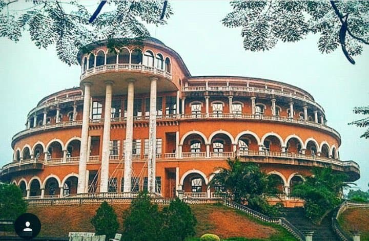Évasion Romantique au Palais de la Monin Bia