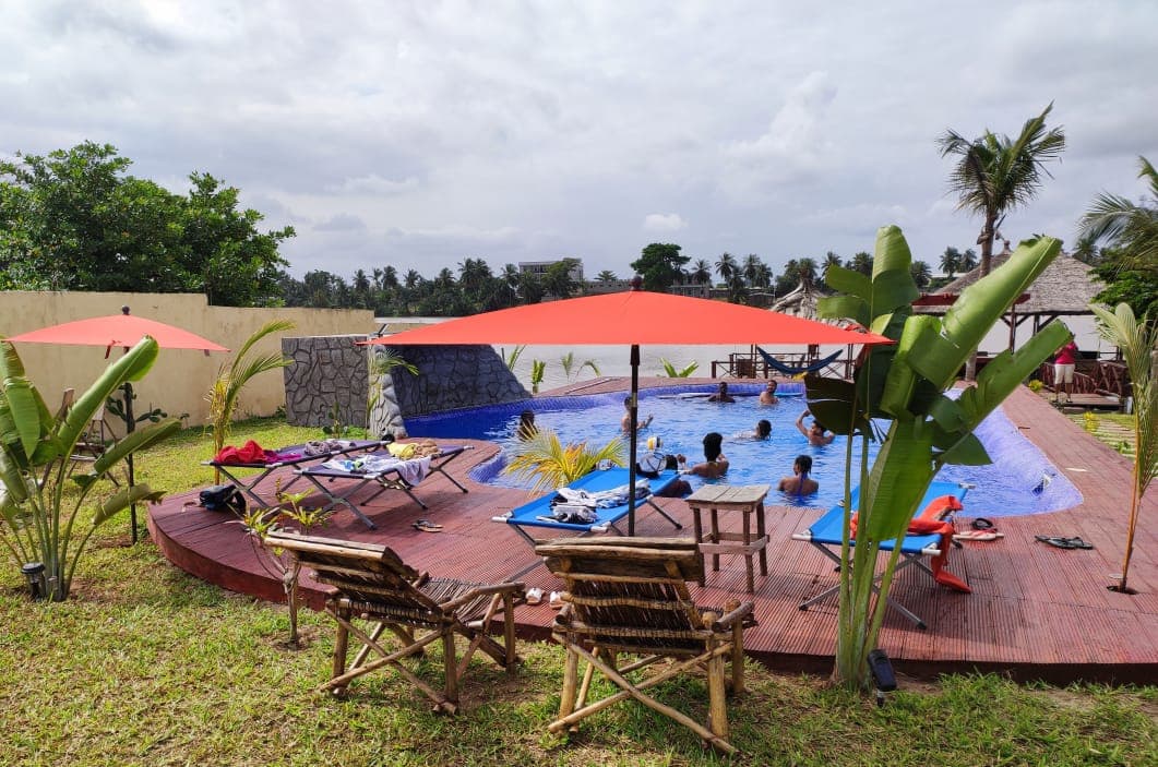 AQUA LODGE (Tourner à gauche au collège OSCAR)