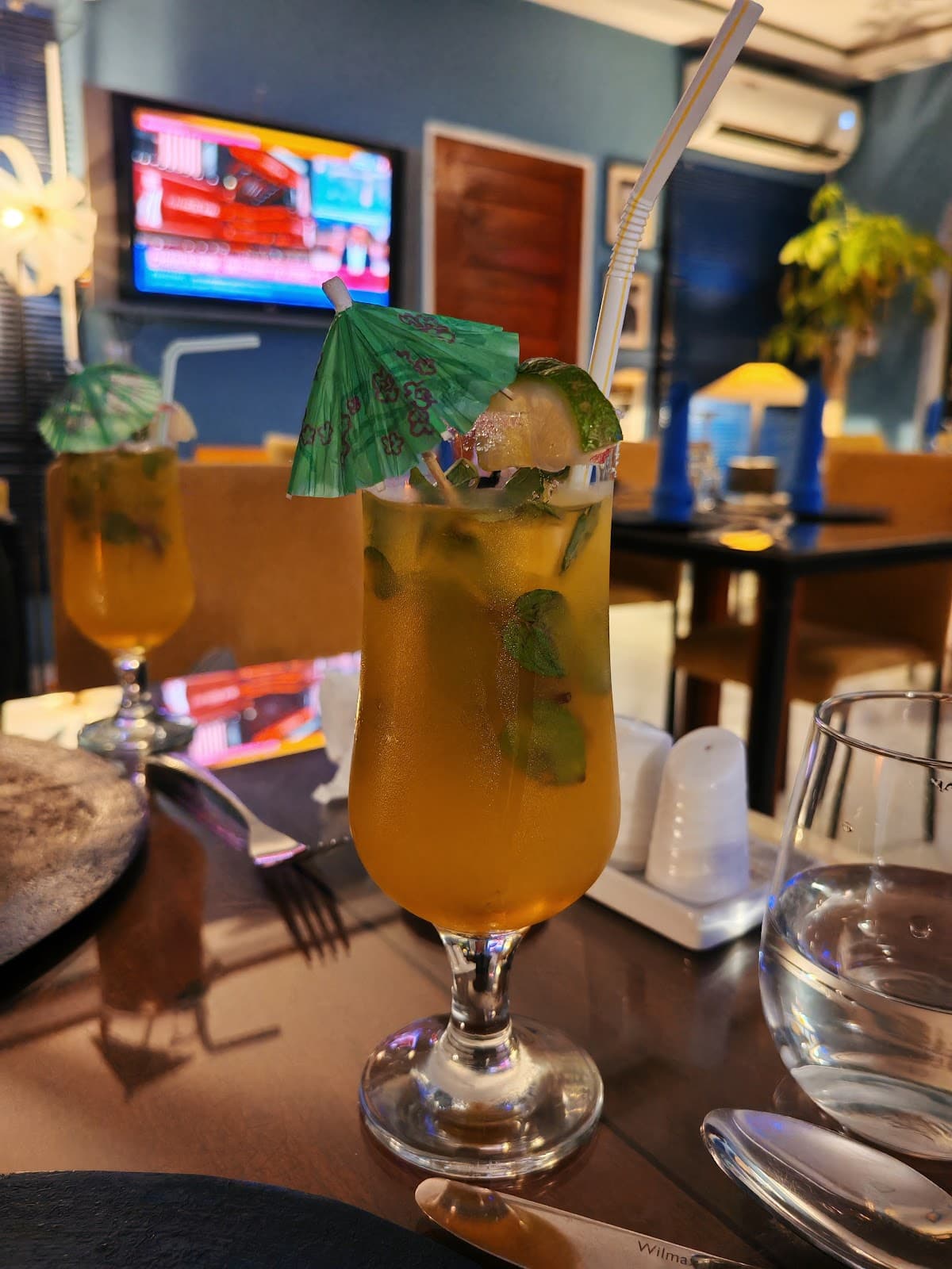 Le banc bleu Abidjan Riviera