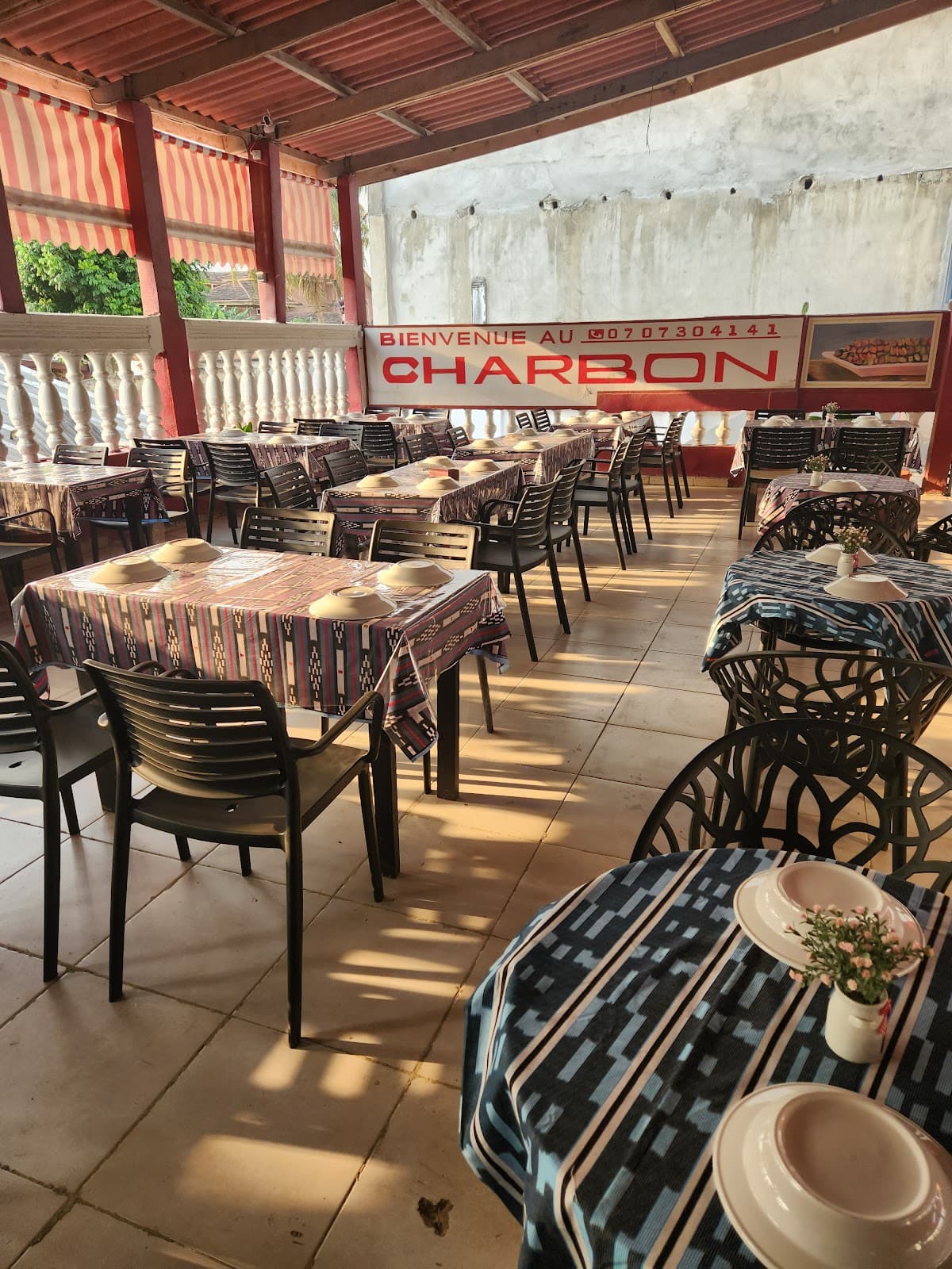 Restaurant le CHARBON chez Jeanine Riviéra Bonoumin Rue I10 291