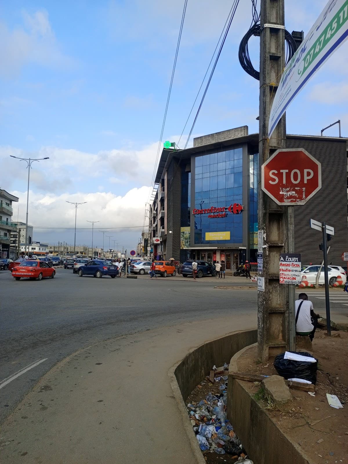 Angré nouveau chu, carrefour mairie annexe - Photo 2