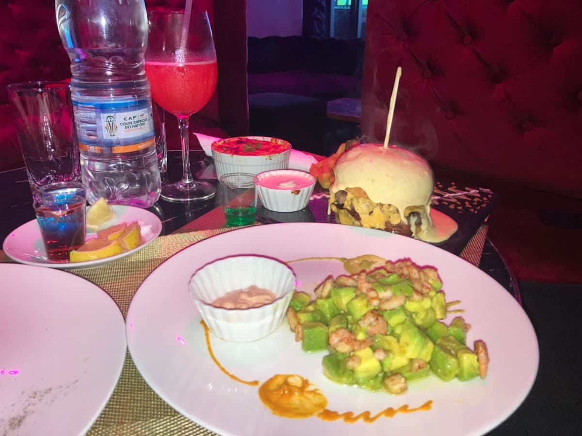 SEVEN Lounge - Photo 2