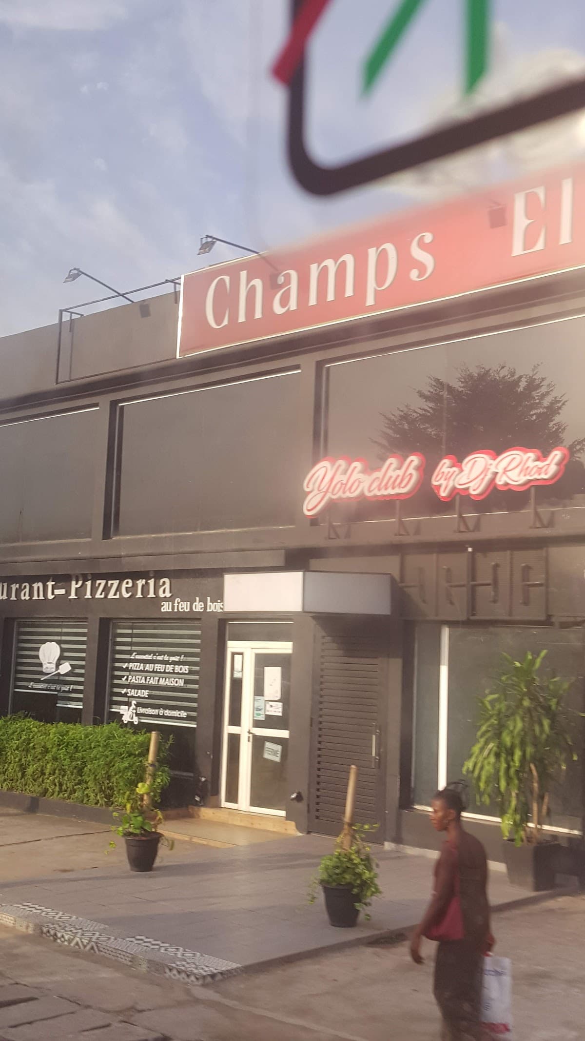 Les Champs Elysées - Photo 2