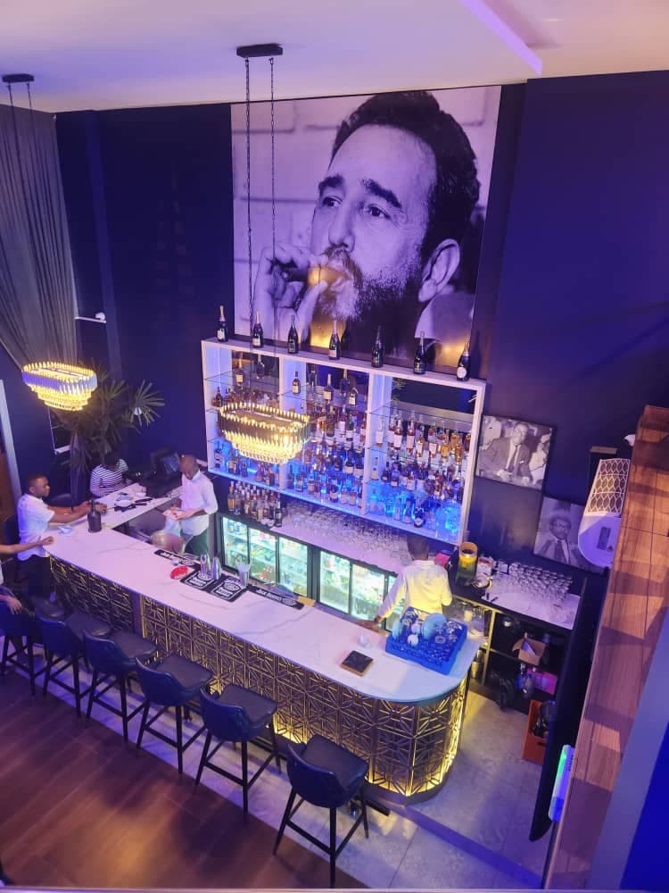 COCO RESTAURANT BAR A CIGARE - Photo 3