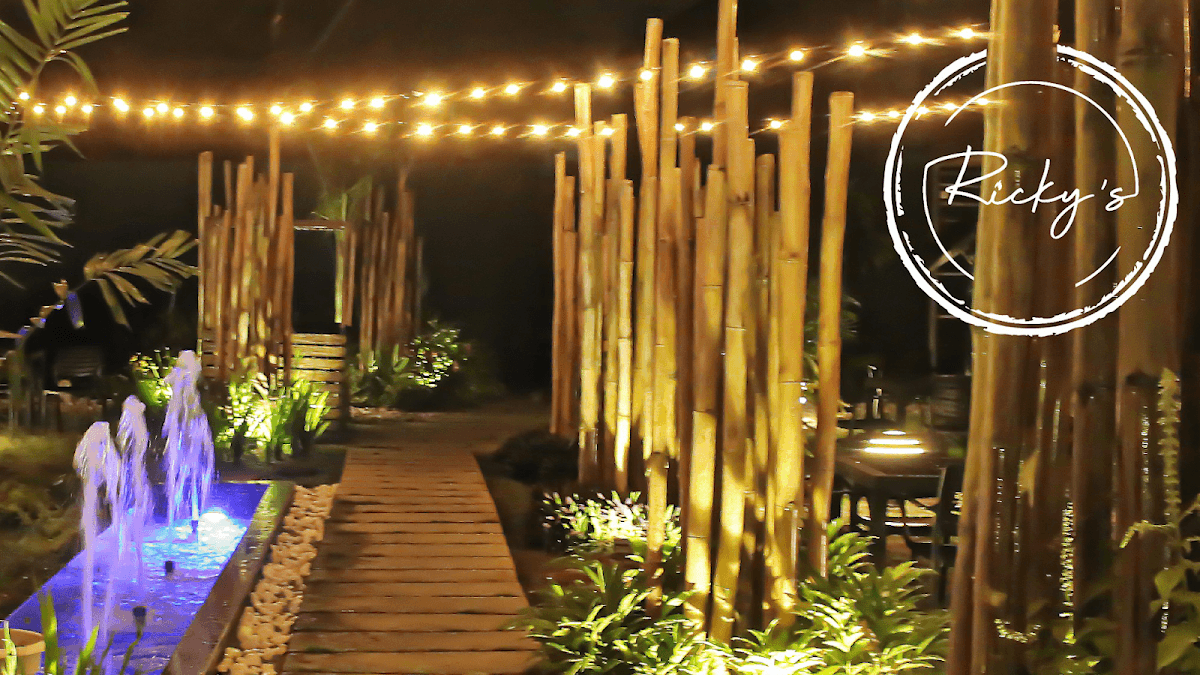 RICKY’S - Photo 2