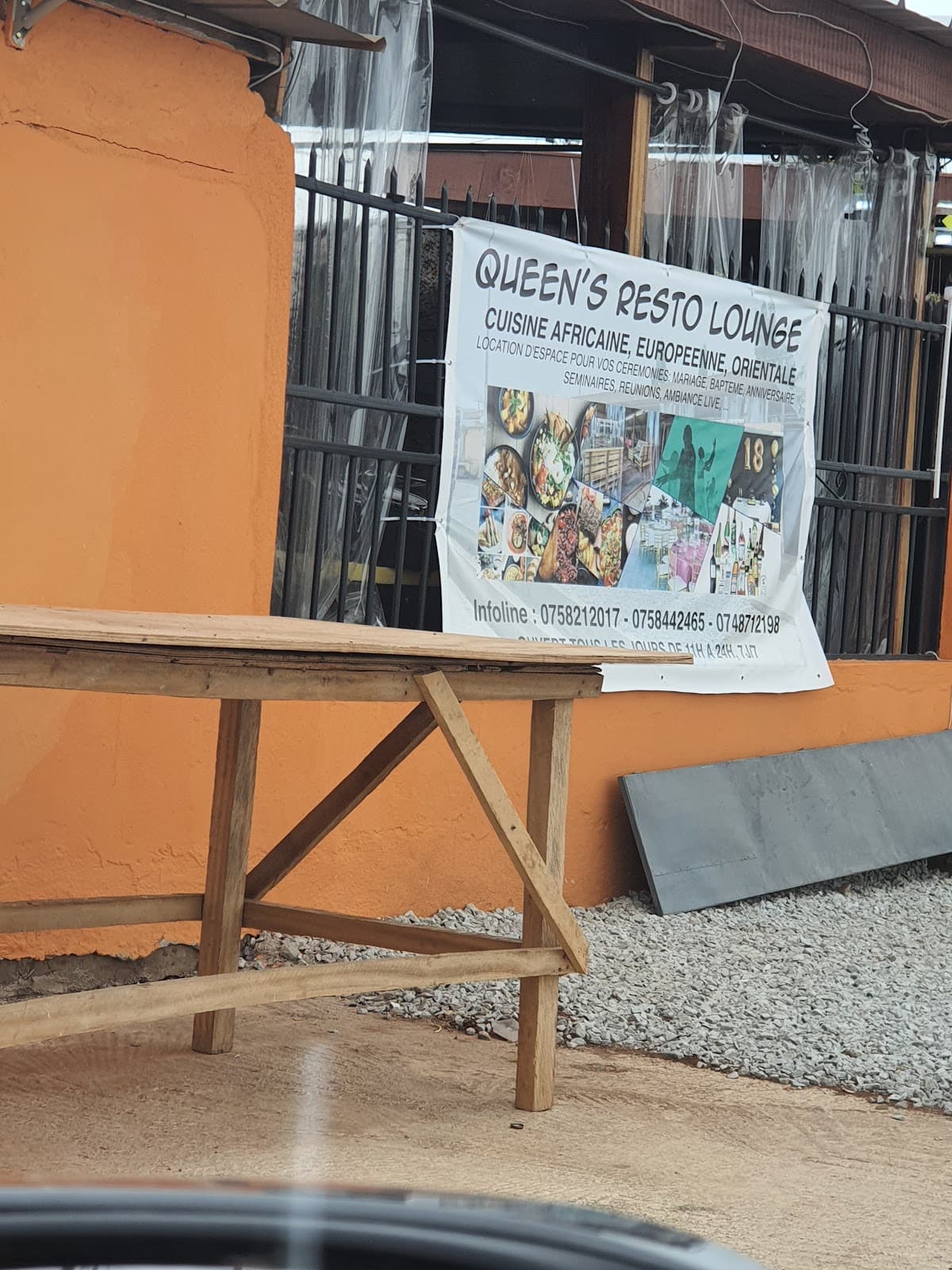 QUEEN'S RESTO LOUNGE - Photo 2