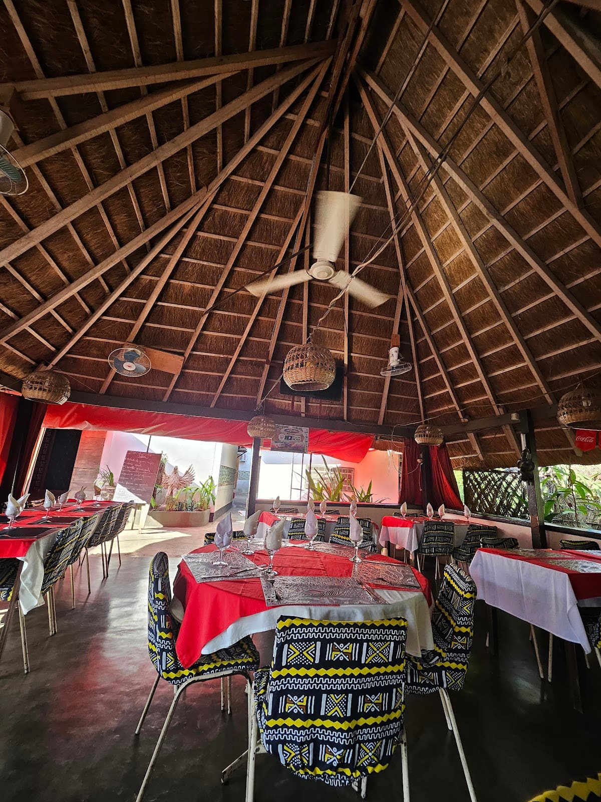 Black and White - Photo 2