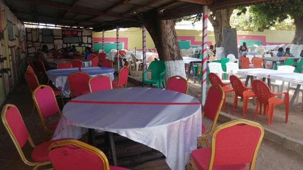 Maquis Restau le parlement du Zouglou