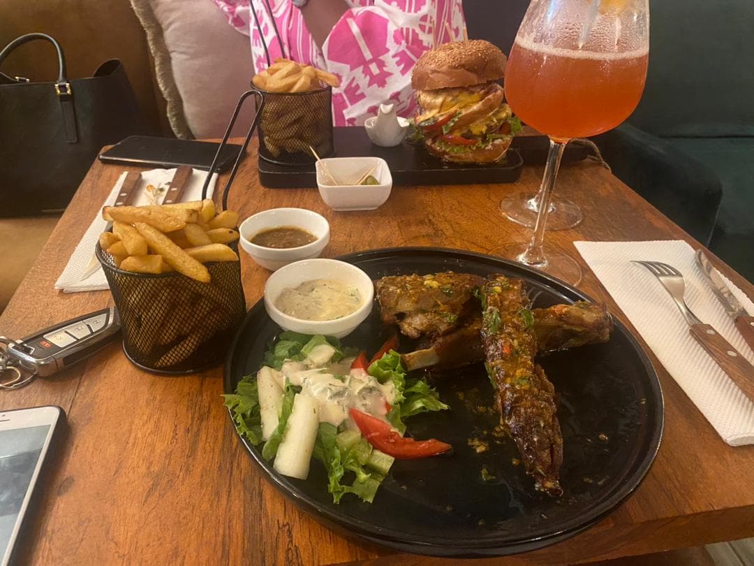 Le Central Café - Photo 2