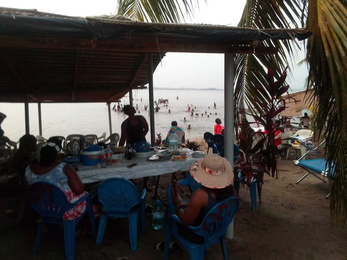 La cour des Grands Jacqueville chez tantie béné - Photo 2